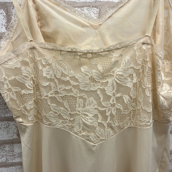Vintage Vanity Fair Lace Trimmed Slip Dress In Cream 38 L - Picture 6 of 9
